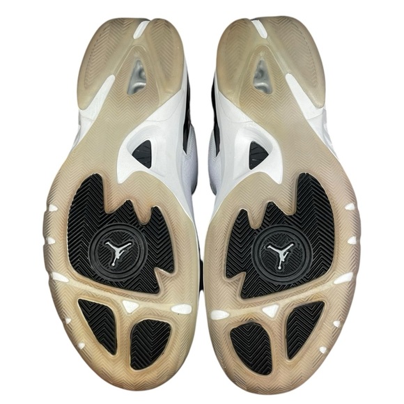 Air Jordan Play in these Q athletic shoes. White/Metallic/Silver-Black. Sz 10.5M main image 4